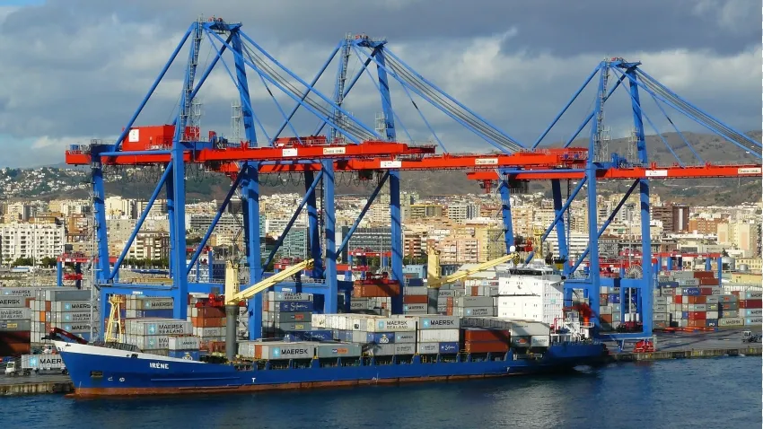 2023年亚洲到欧洲海运集装箱出口量激增至1658万标准箱